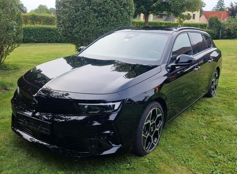 Schwarz Gebraucht 2024 Opel Astra Ultimate Kombi | 29.400 € (Etwas zu teuer) - Bild 1/4