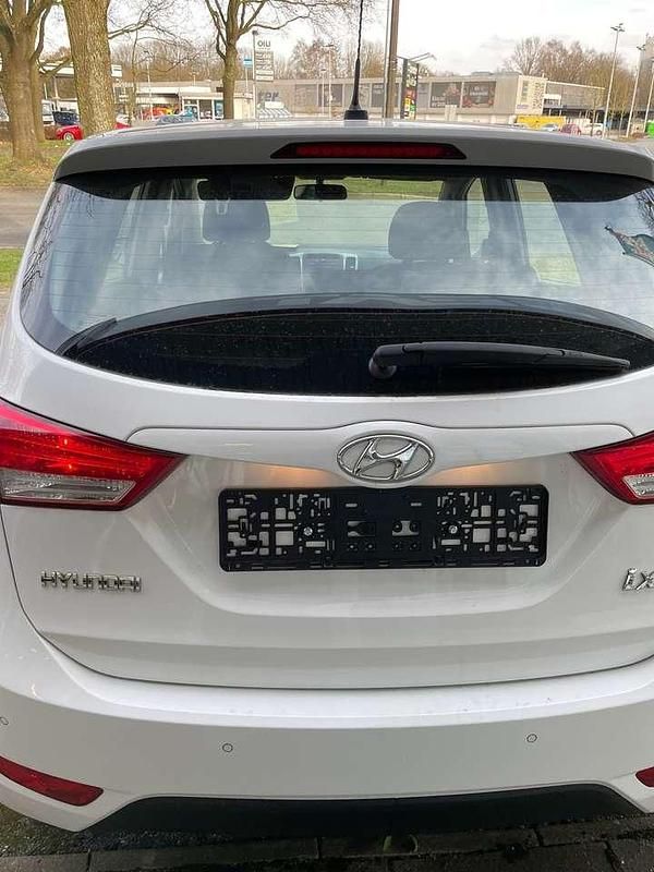 Gebraucht Hyundai i20 Trend 90 PS (66 kW) 2018 Weiß Limousine