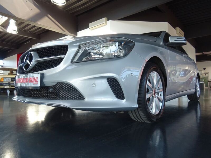 Silber Gebraucht 2017 Mercedes A180 Style Limousine | 14.990 € (Fairer Preis) - Bild 1/4