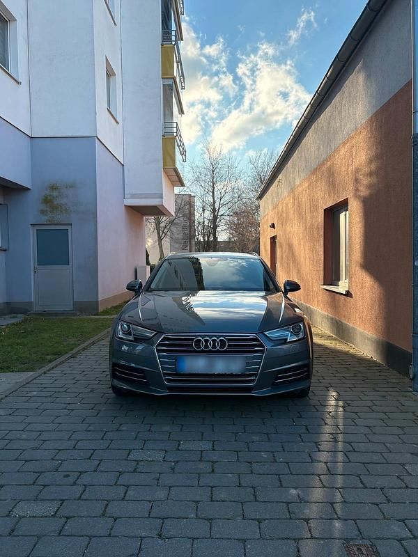 Gebraucht Audi A4 Comfort 150 PS (110 kW) 2018 Grau Kombi