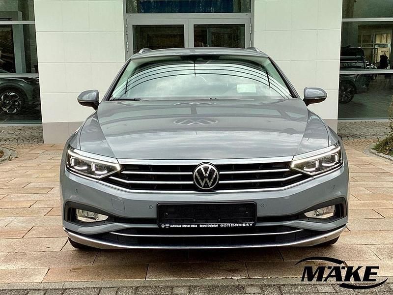Gebraucht VW Passat Elegance 190 PS (139 kW) 2023 Mondsteingrau Kombi