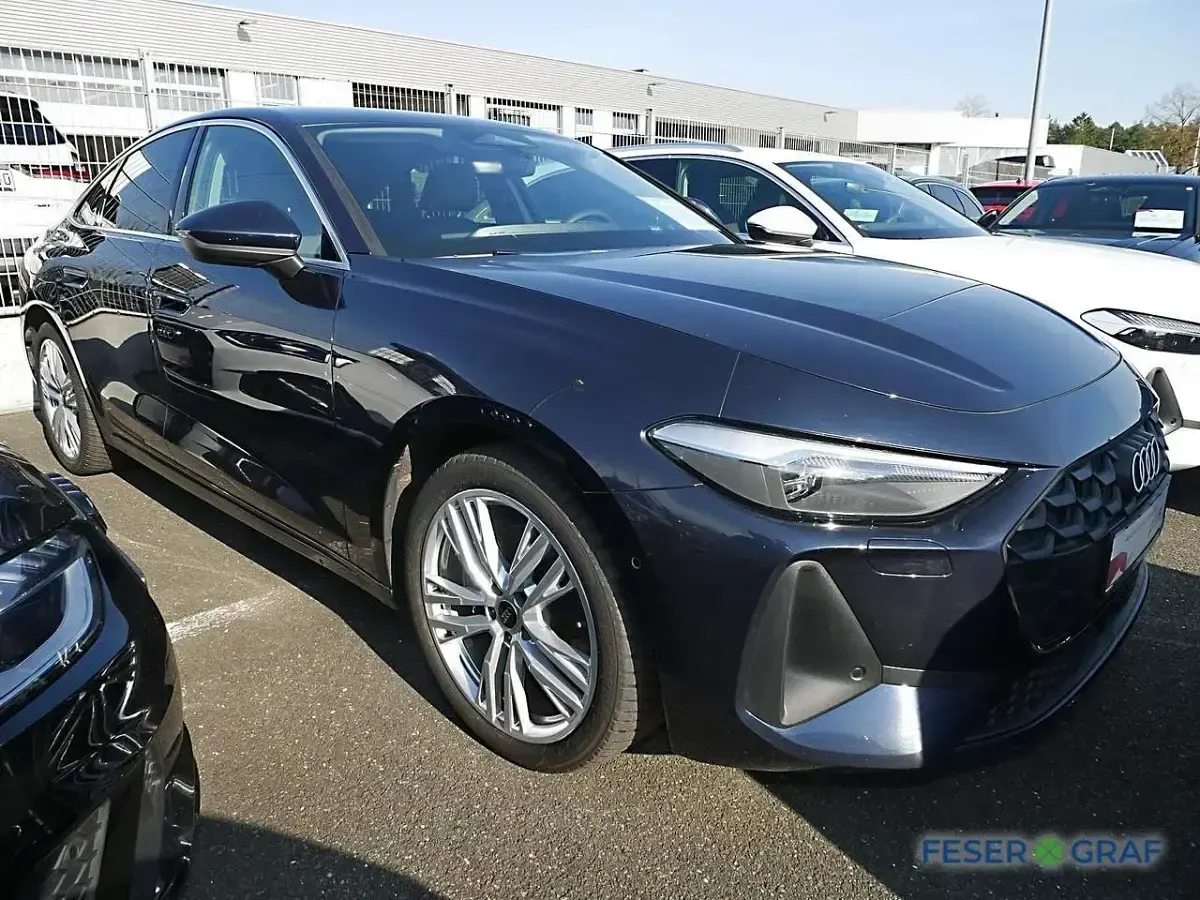Używany Audi A5 Basis 204 KM (150 kW) 2025 Niebieski Sedan/Limuzyna