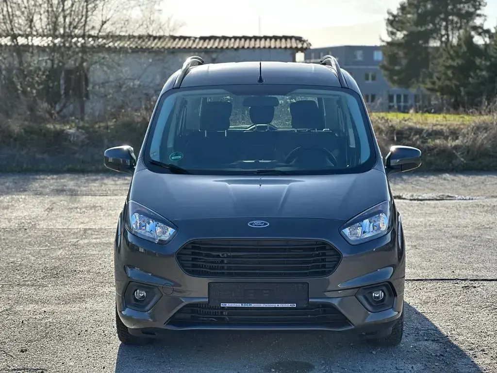 Używany Ford Tourneo Courier 101 KM (74 kW) 2019 Szary Minivan