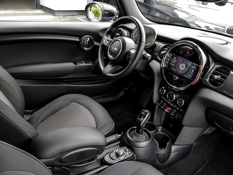 Gebraucht Mini Cooper Essential 136 PS (100 kW) 2022 Moonwalk grey () Kleinwagen