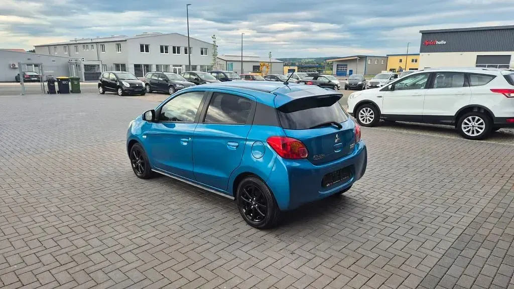 Gebraucht Mitsubishi Space Star Diamant Edition 80 PS (58 kW) 2016 Blau Kleinwagen