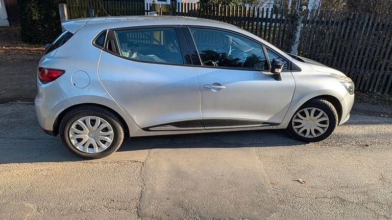 Gebraucht Renault Clio IV Dynamique 90 PS (66 kW) 2014 Silber Limousine