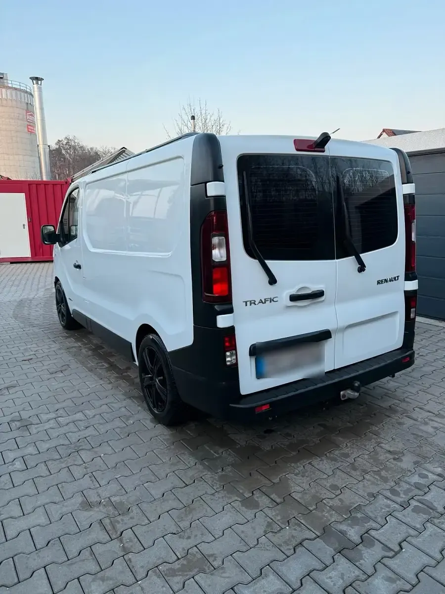 Gebraucht Renault Trafic 120 PS (88 kW) 2015 Weiß Van / Kleinbus