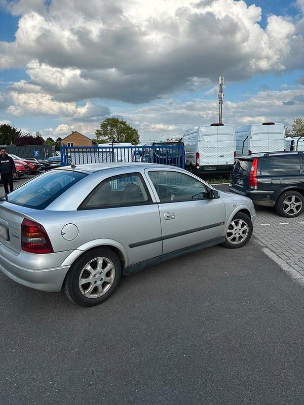 Second-hand Opel Astra 103 CP (75 kW) 2007 Argintiu Berlinǎ