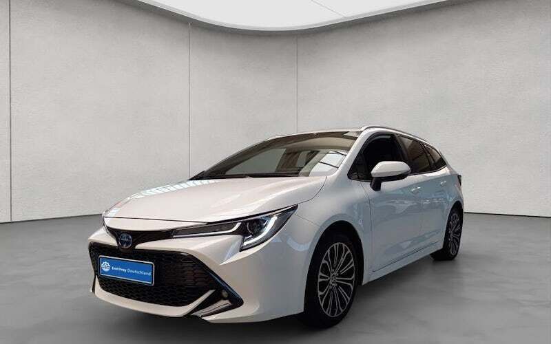 Weiß Gebraucht 2022 Toyota Corolla Team Kombi | 24.750 € (Guter Preis) - Bild 1/4