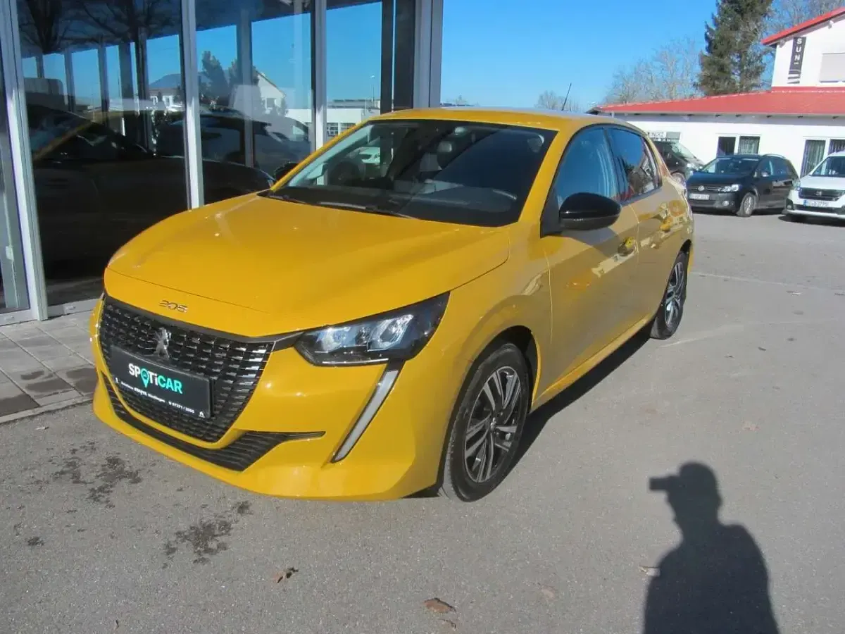 Gebraucht Peugeot 208 Allure 102 PS (75 kW) 2022 Gelb Kleinwagen