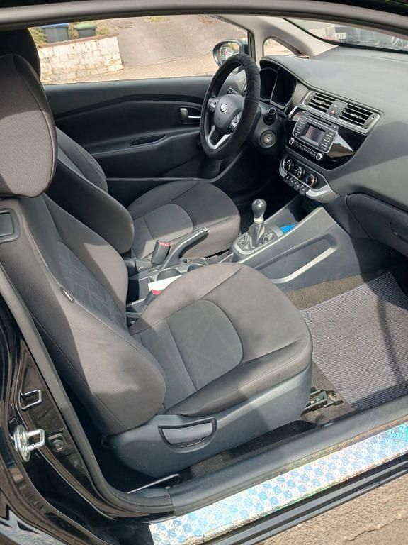 Gebraucht Kia Rio Start 84 PS (61 kW) 2016 Schwarz Kleinwagen