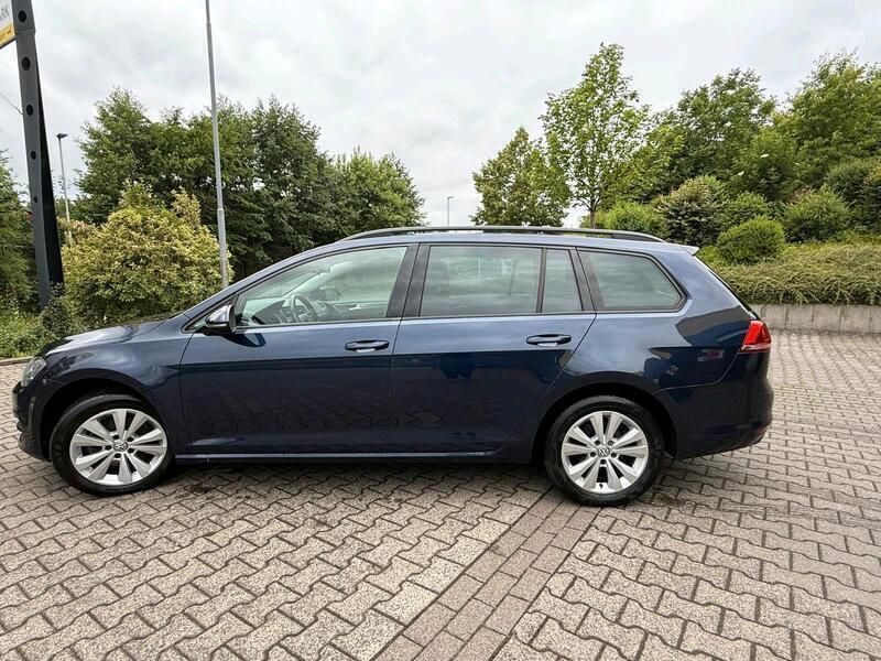 Blau Gebraucht 2016 VW Golf VII LOUNGE Kombi | 8.500 € - Bild 1/4