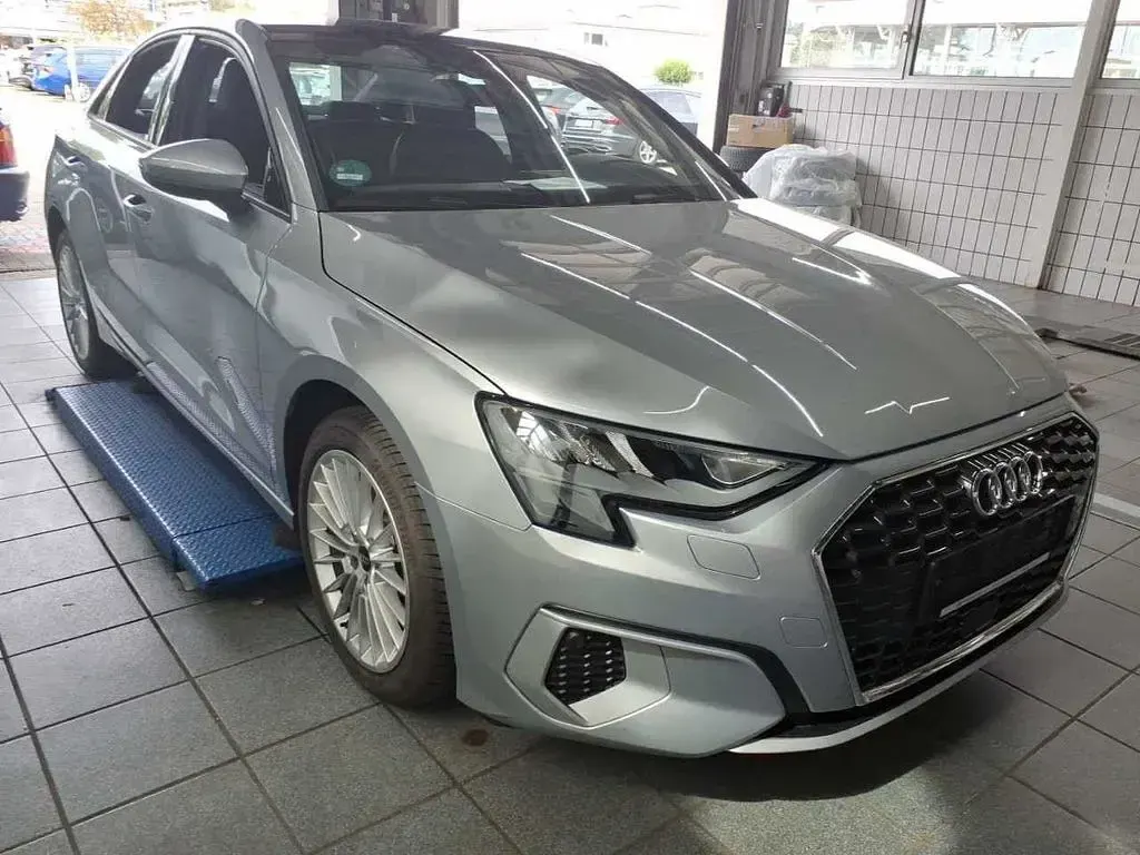 Gebraucht Audi A3 Advanced Plus 150 PS (110 kW) 2022 Florettsilber metallic Limousine