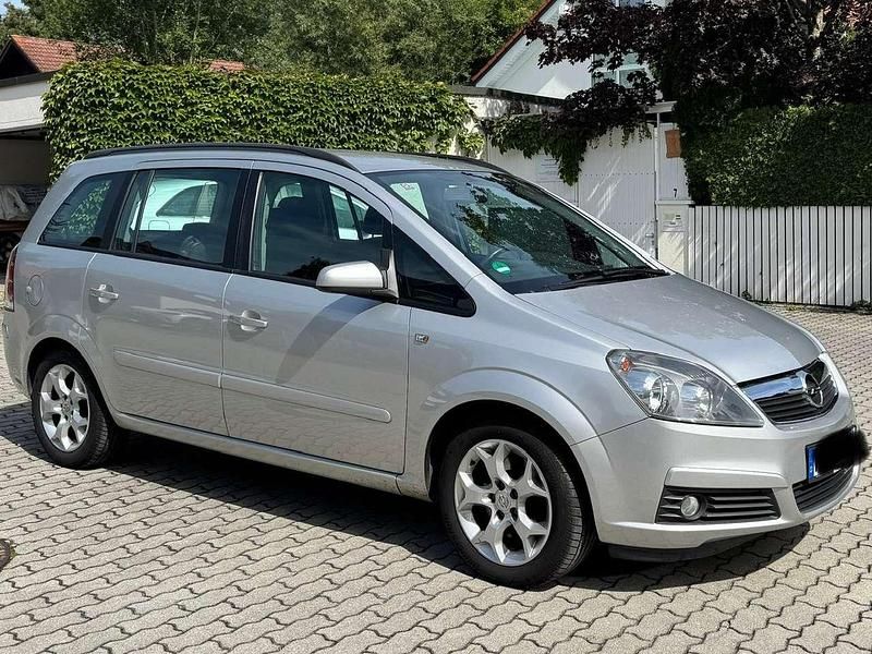 Silber Gebraucht 2005 Opel Zafira Edition Van / Kleinbus | 3.850 € (Etwas zu teuer) - Bild 1/4