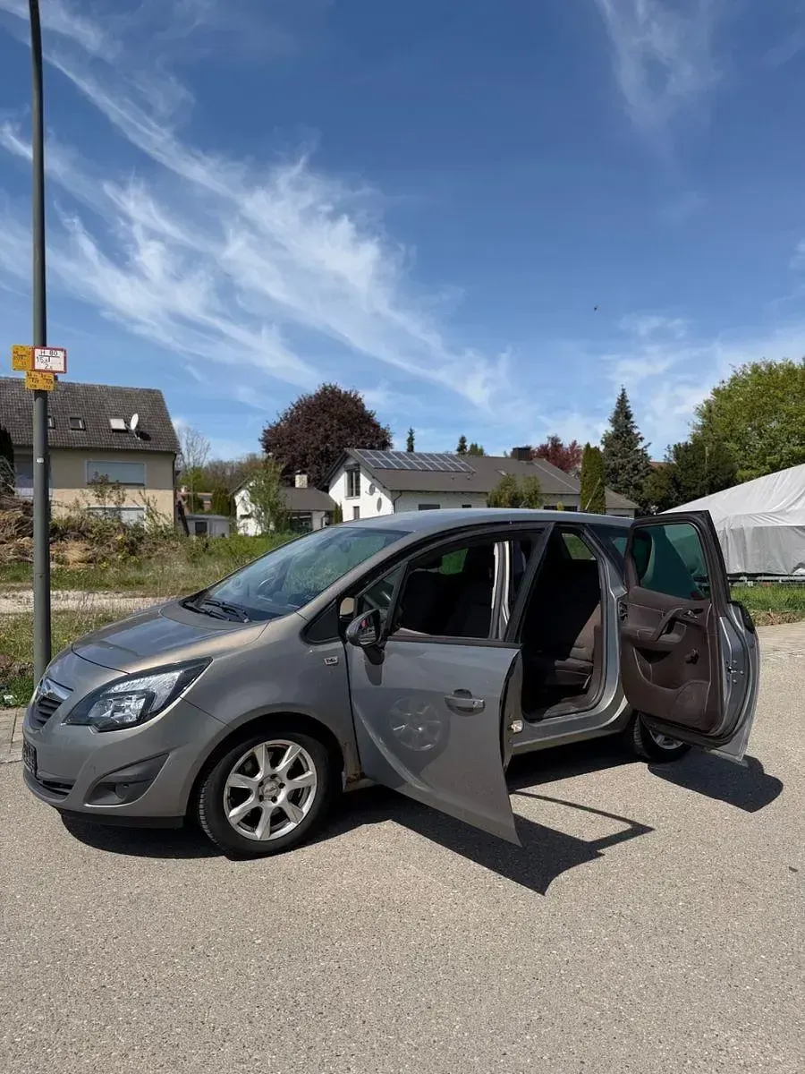 Używany Opel Meriva Edition 101 KM (74 kW) 2011 Beżowy Minivan