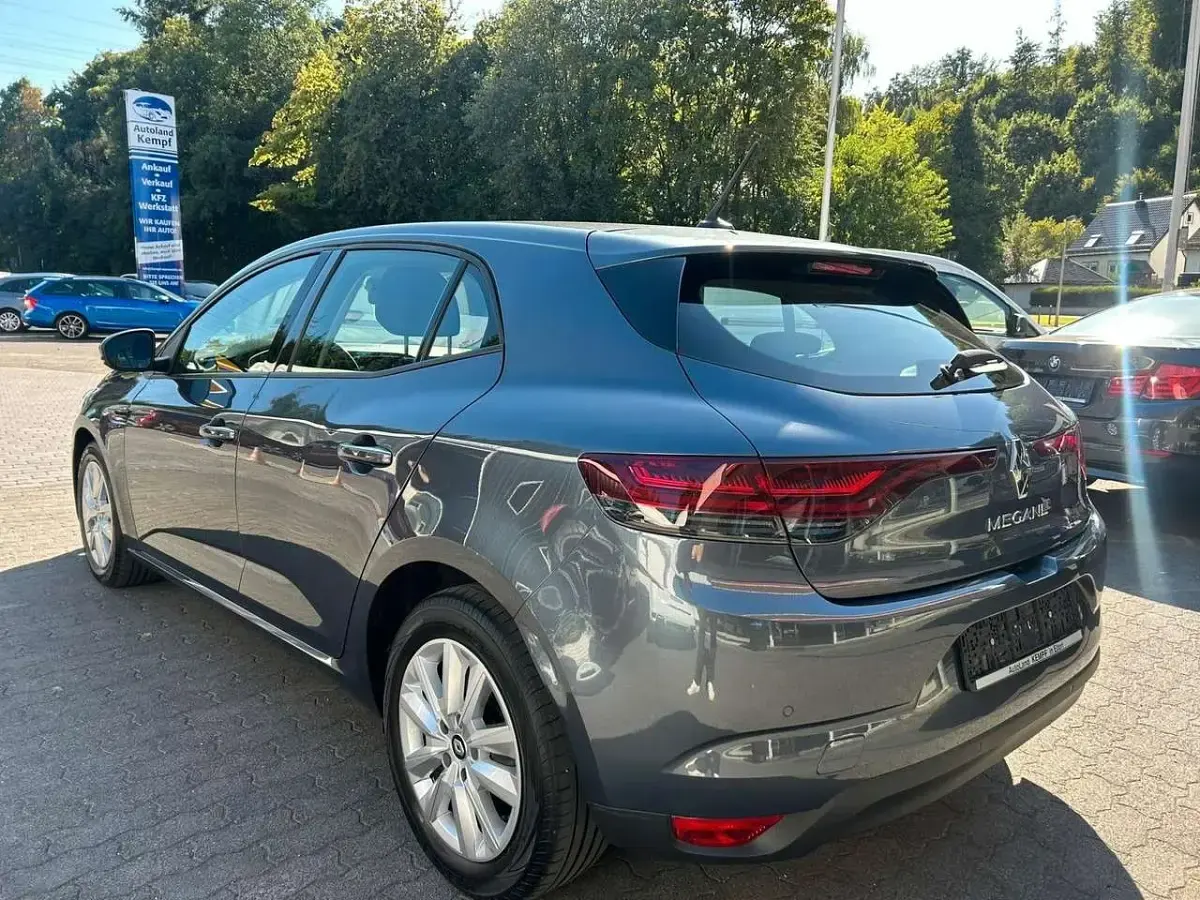 Gebraucht Renault Mégane IV Business 140 PS (102 kW) 2021 Grau Limousine