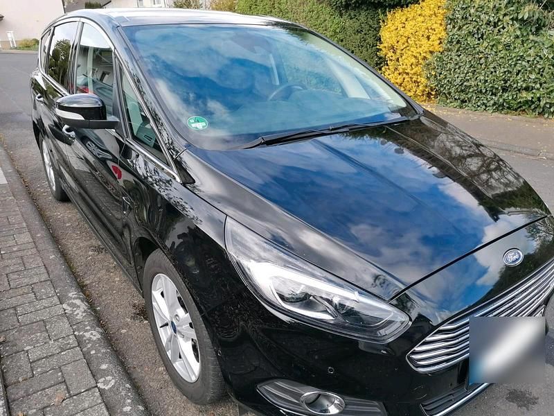 Gebraucht Ford S-MAX Titanium 150 PS (110 kW) 2017 Schwarz Van / Kleinbus