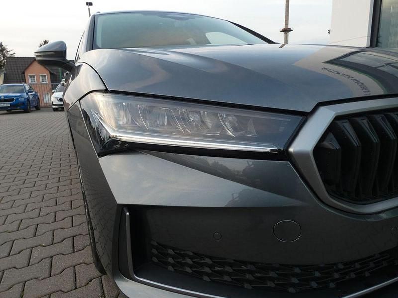 Używany Skoda Superb Selection 150 KM (110 kW) 2025 Szary Kombi