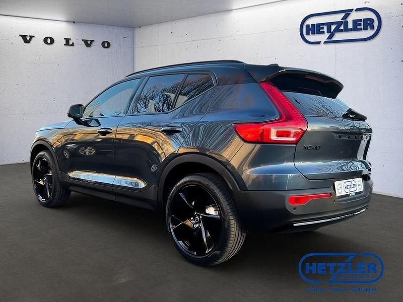 Neu Volvo XC40 Plus 163 PS (119 kW) 2026 Blau SUV