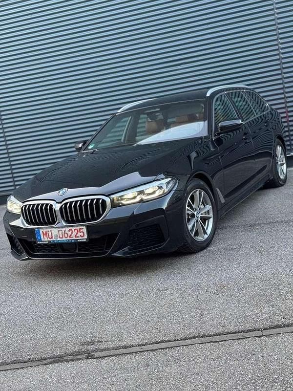Black sapphire metallic Gebraucht 2021 BMW 540 M Sport Kombi | 35.900 € (Guter Preis) - Bild 1/4