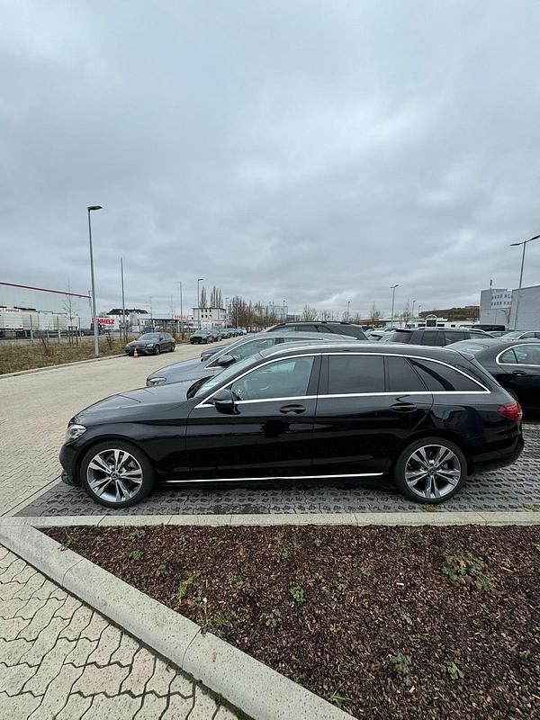 Schwarz Gebraucht 2019 Mercedes C220 Kombi | 22.900 € (Guter Preis) - Bild 1/4
