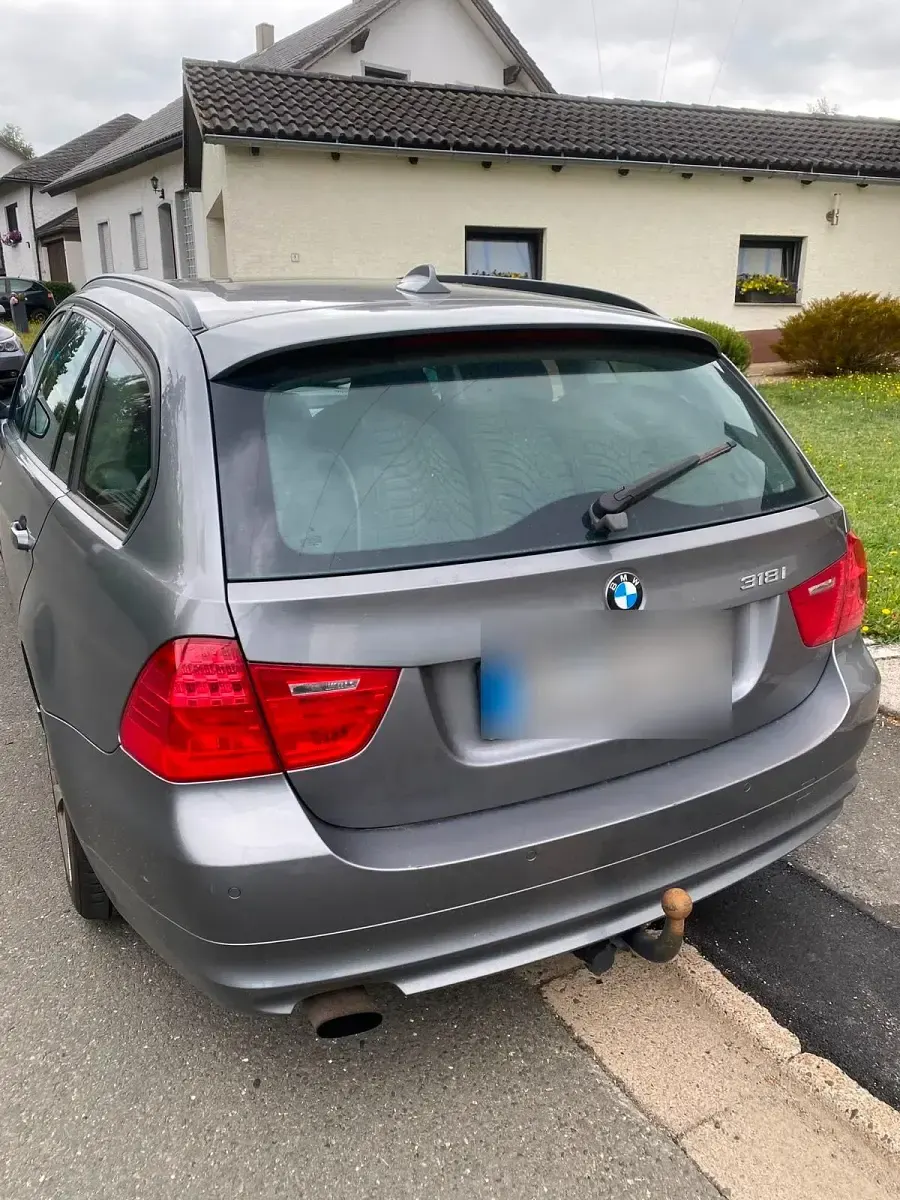 Gebraucht BMW 318 143 PS (105 kW) 2010 Grau Kombi