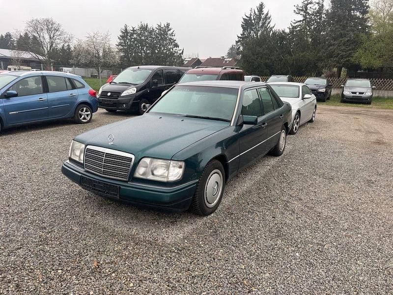 Second-hand Mercedes E250 113 CP (83 kW) 1994 Berlinǎ