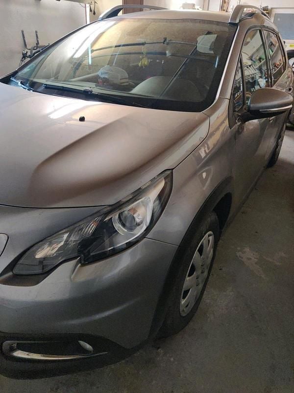 Silber Gebraucht 2018 Peugeot 2008 SUV | 10.285 € (Fairer Preis) - Bild 1/1