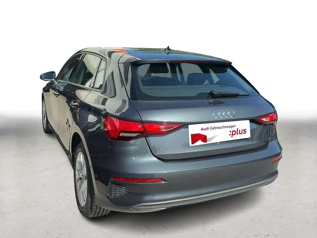 Usado Audi A3 Advanced 150 CV (110 kW) 2022 Gris Berlina