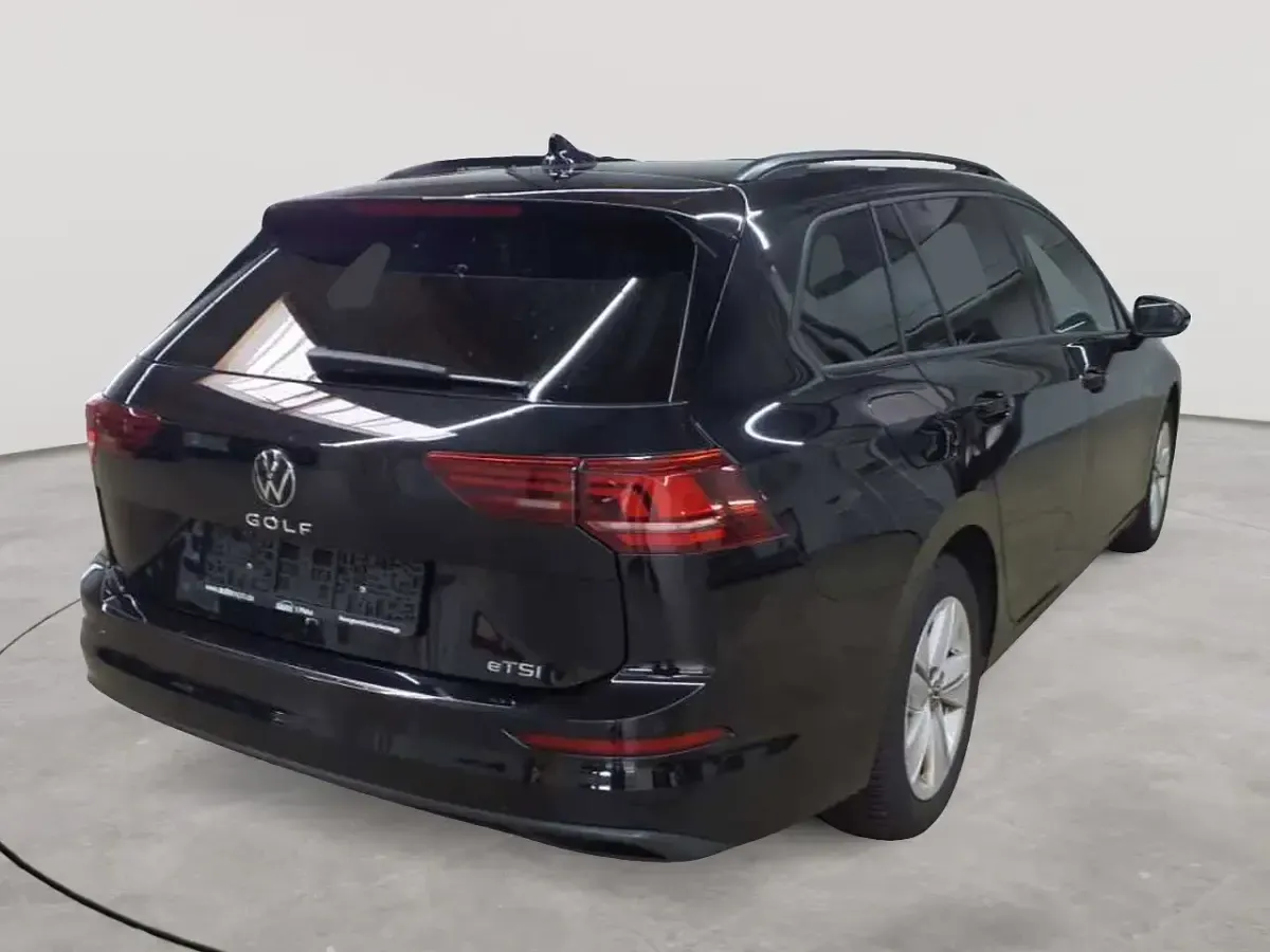 Gebraucht VW Golf VIII Life 150 PS (110 kW) 2025 Grenadillschwarz metallic Kombi