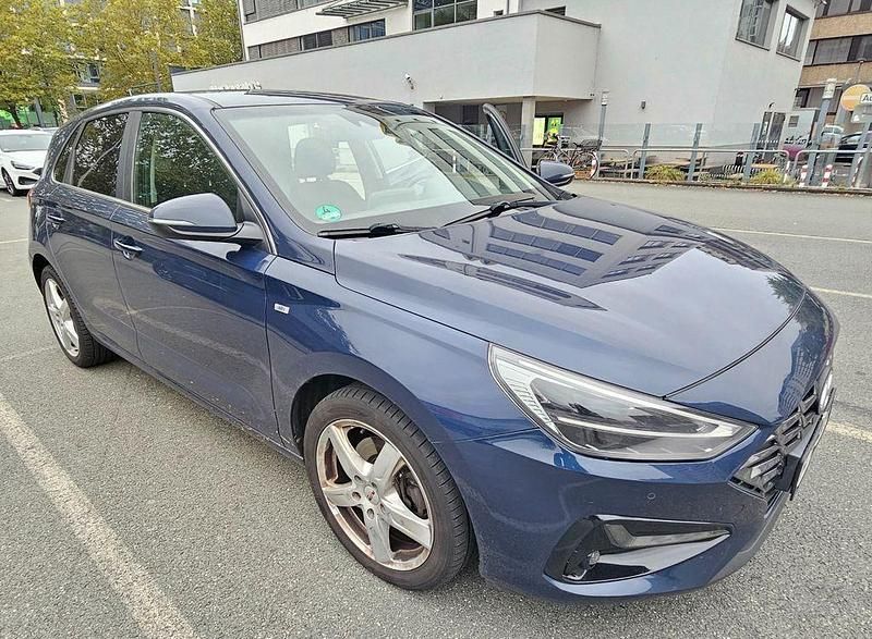 Blau Gebraucht 2020 Hyundai i30 Intro Edition Limousine | 12.800 € (Superpreis) - Bild 1/4