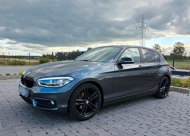Grau Gebraucht 2016 BMW 118 M Sport Kleinwagen | 12.499 € (Fairer Preis) - Bild 1/4
