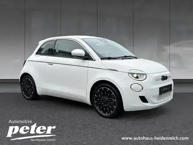 Gebraucht Fiat 500e La Prima 86 kW (118 PS) 2023 Weiß Kleinwagen