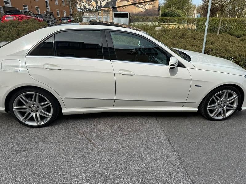 Gebraucht Mercedes E350 Avantgarde 231 PS (169 kW) 2010 Weiß Limousine