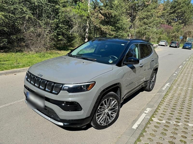 Grau Gebraucht 2022 Jeep Compass Limited SUV | 26.799 € - Bild 1/4