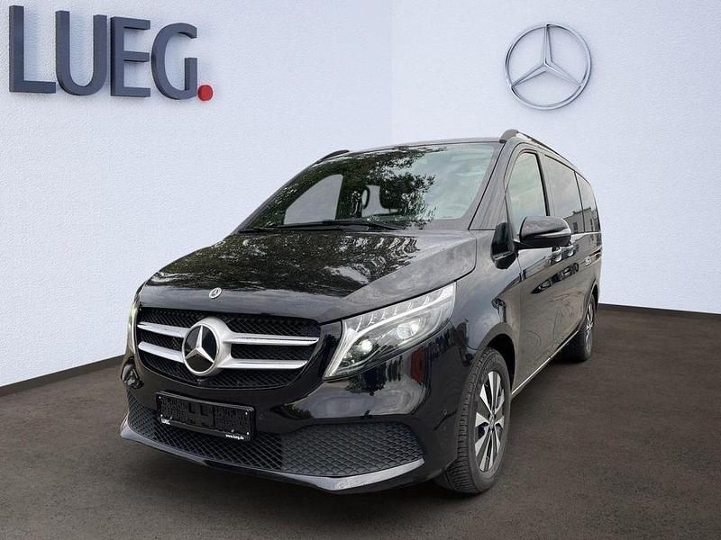 Obsidianschwarz metallic Gebraucht 2024 Mercedes V300 Van / Kleinbus | 69.785 € (Fairer Preis) - Bild 1/4