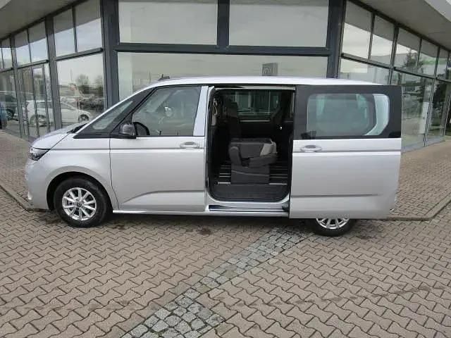 Second-hand VW Multivan Life 150 CP (110 kW) 2024 Argintiu Monovolum