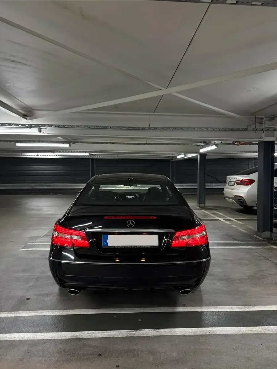 Gebraucht Mercedes E350 AMG 231 PS (169 kW) 2010 Schwarz Coupé