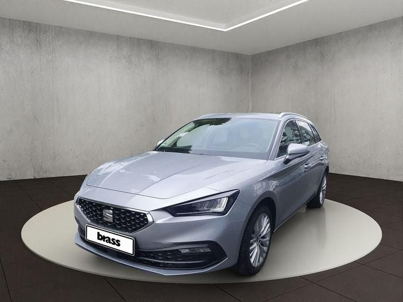 Urban silber metallic Gebraucht 2023 Seat Leon XCELLENCE Kombi | 23.680 € (Fairer Preis) - Bild 1/4