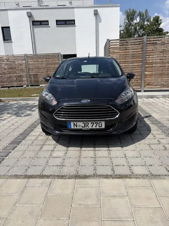 Gebraucht Ford Fiesta 82 PS (60 kW) 2015 Schwarz Kleinwagen