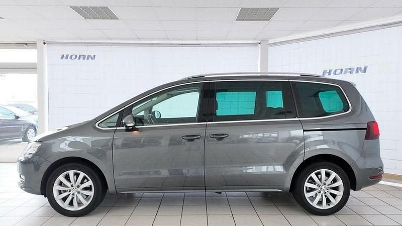 Gebraucht VW Sharan Highline 150 PS (110 kW) 2022 Grau Van / Kleinbus