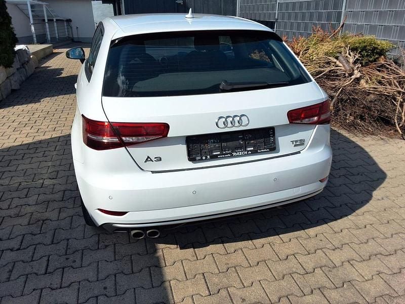 Gebraucht Audi A3 Design 150 PS (110 kW) 2017 Weiß Limousine