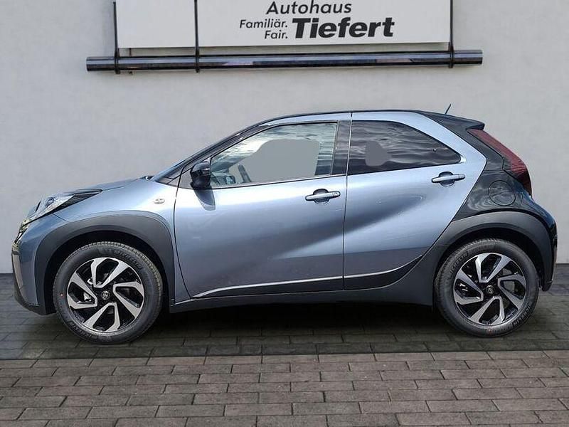 Gebraucht Toyota Aygo X 72 PS (52 kW) 2025 Grau SUV
