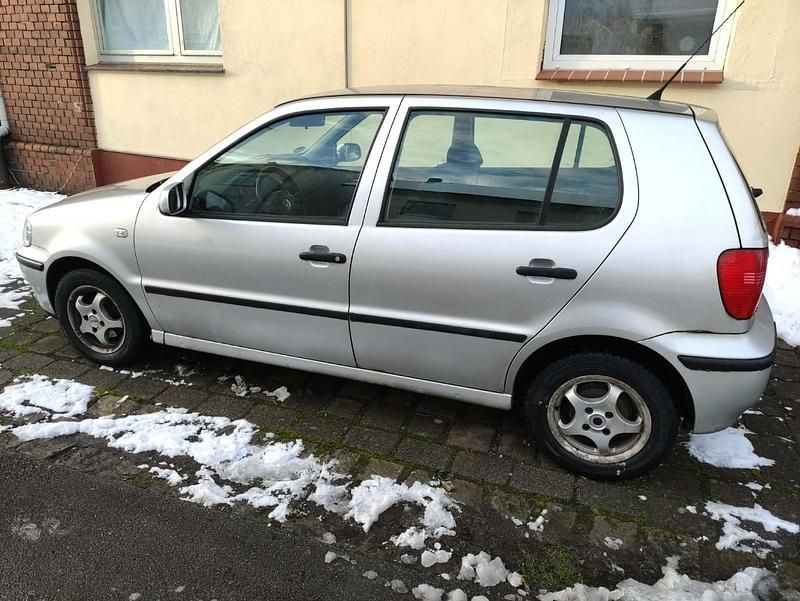 Silber Gebraucht 2001 VW Polo Kleinwagen | 600 € (Superpreis) - Bild 1/4