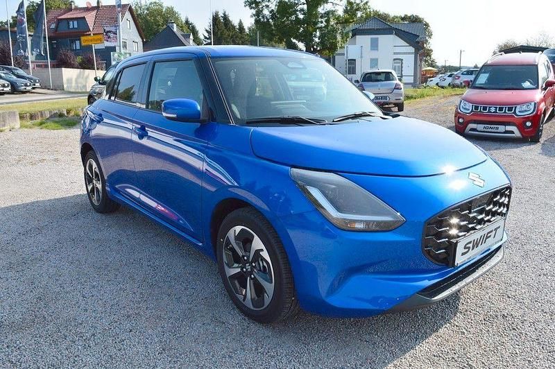 Neu Suzuki Swift Comfort+ 83 PS (61 kW) 2025 Frontier blue pearl Kleinwagen