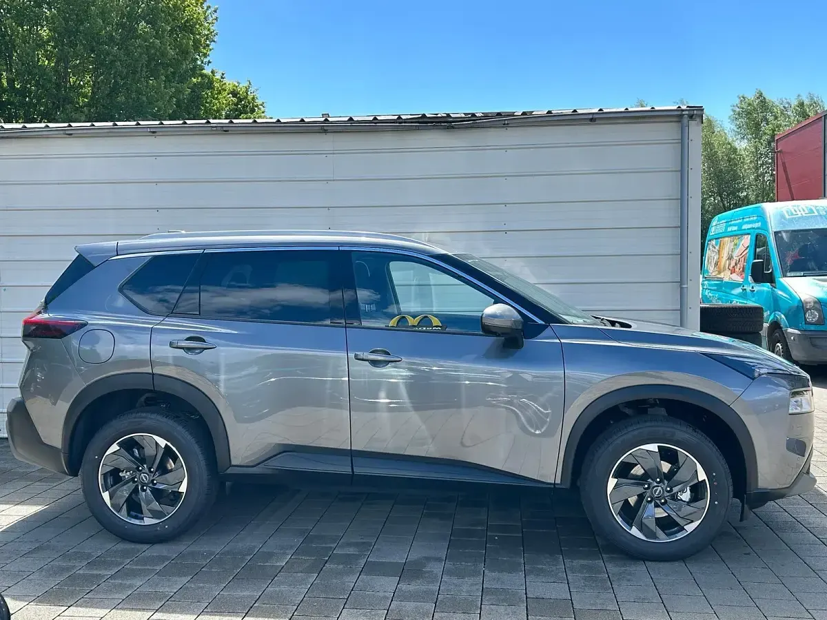 Neu Nissan X-Trail 360º 163 PS (119 kW) 2026 Diamond black perleffekt SUV