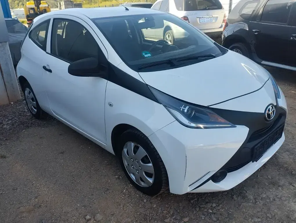 Gebraucht Toyota Aygo 69 PS (50 kW) 2016 Weiß Kleinwagen