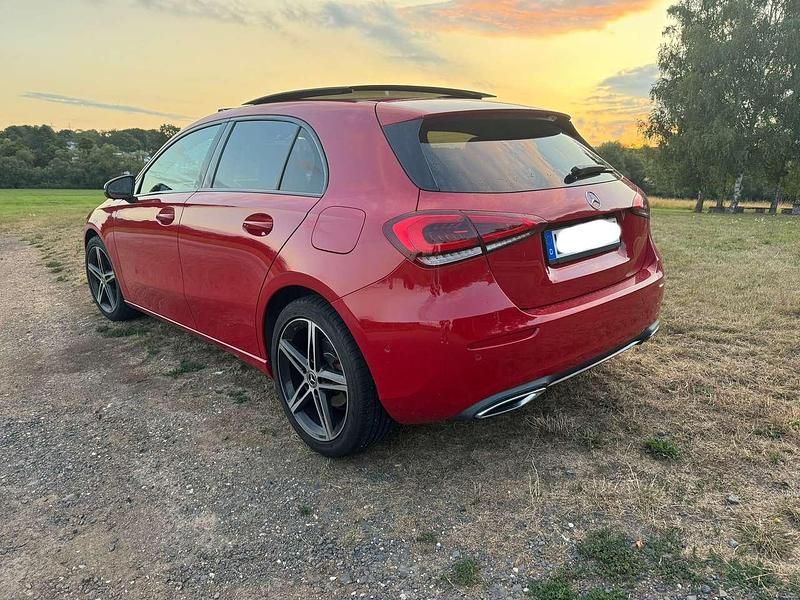 Rot Gebraucht 2018 Mercedes A200 Night Limousine | 20.499 € (Fairer Preis) - Bild 1/4