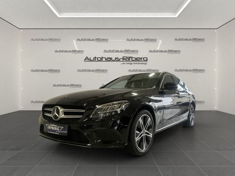 Schwarz Gebraucht 2020 Mercedes C300e Avantgarde Limousine | 24.890 € (Guter Preis) - Bild 1/4