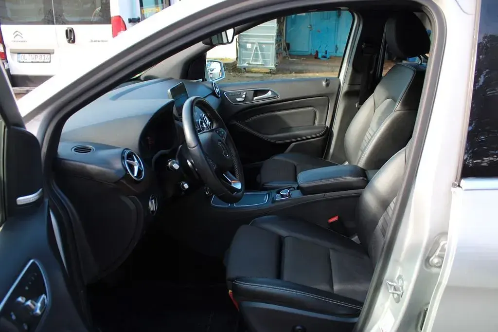 Gebraucht Mercedes B250 211 PS (155 kW) 2018 Silber Van / Kleinbus